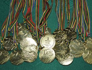 Best swimmers from the JU Medical College earn medals