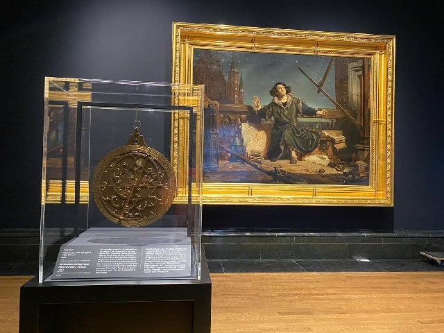 Jan Matejko's painting together with Marcin Bylica's planispheric astrolabe