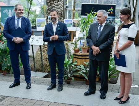 Ambassador of Panama opens an exhibition in JU Botanical Garden