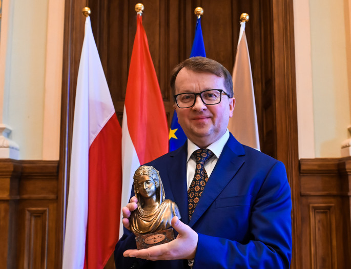Prof. <span lang="pl">Stanisław Sroka</span> honoured with the Ludovika Prize