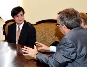Japanese Nobel Prize winner visits JU
