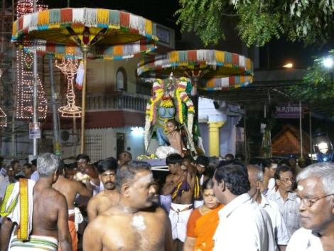 Zdjęcie nr 6 (8)
                                	                             Procession in front of the Kanchi Kamakshi Temple, Kanchipuram
                            